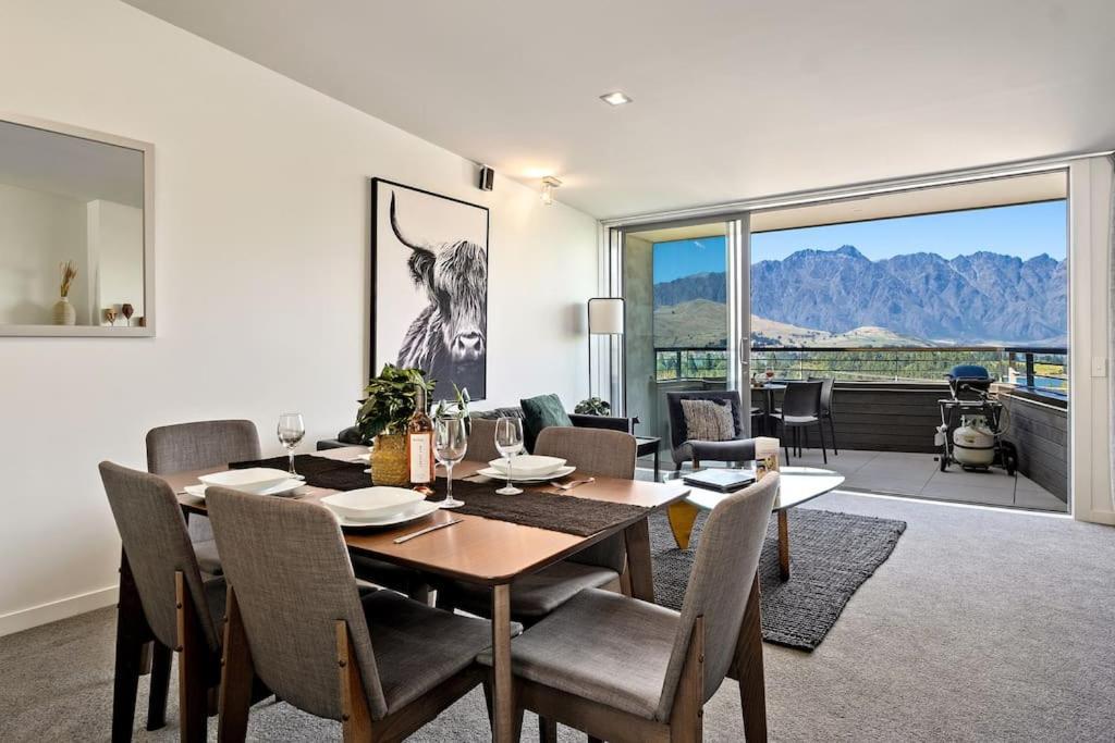 Toru - Eclectic Apartment With Delightful Lake Views Queenstown Exterior photo